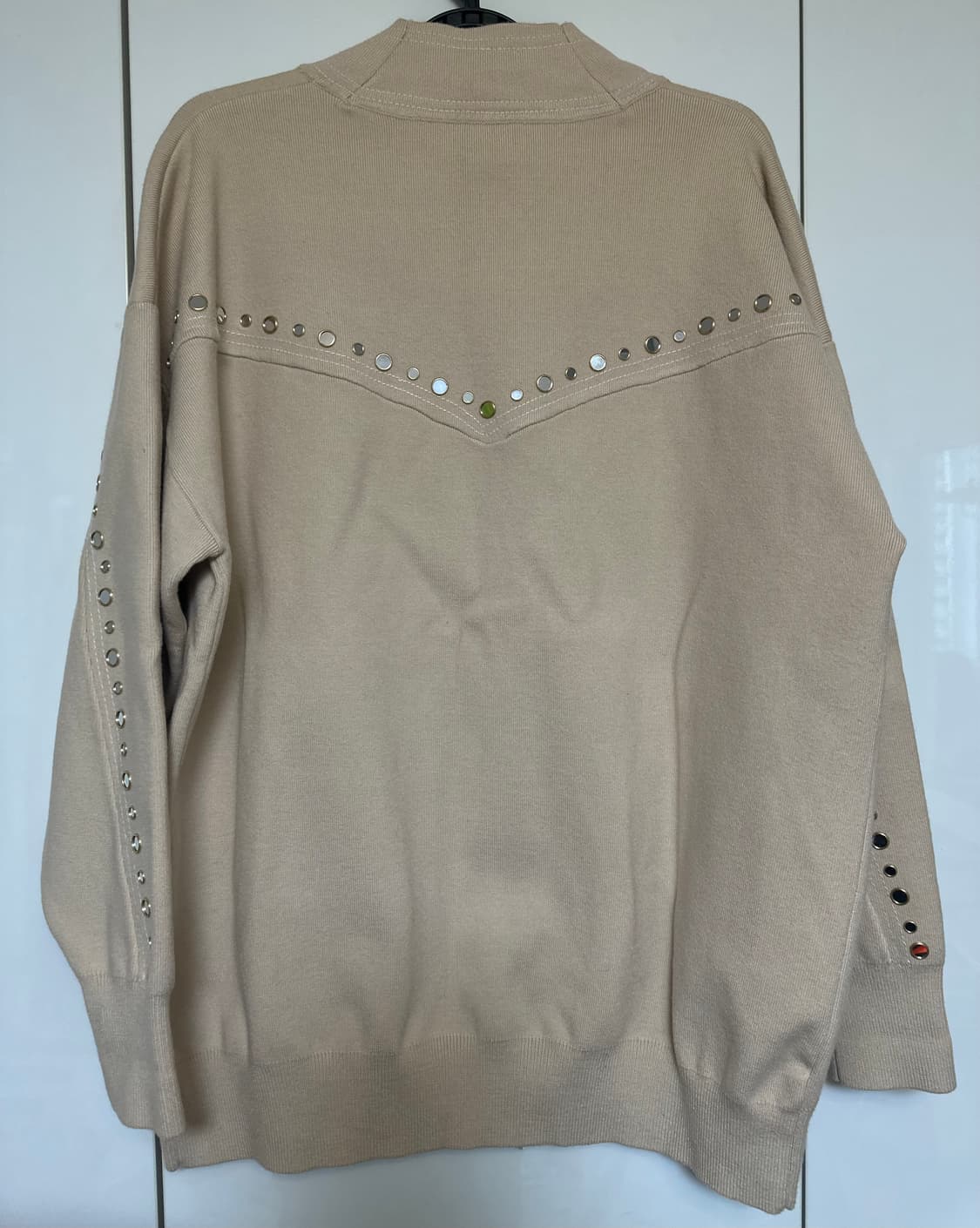 산드로 베이지 스터드 포인트 가디건 상품이미지7