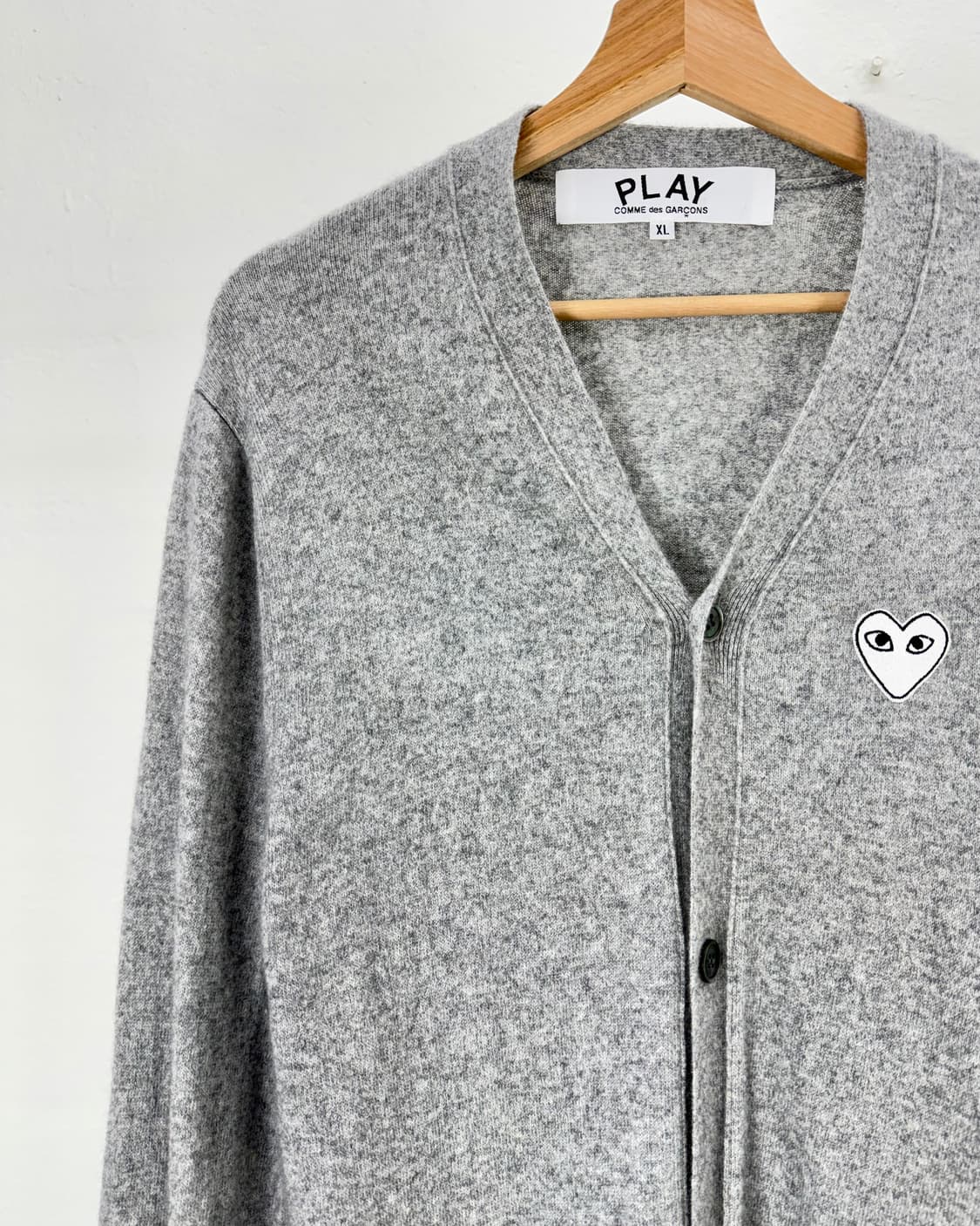꼼데가르송 플레이 라이트 그레이 모티프 하트 울 가디건 상품이미지2