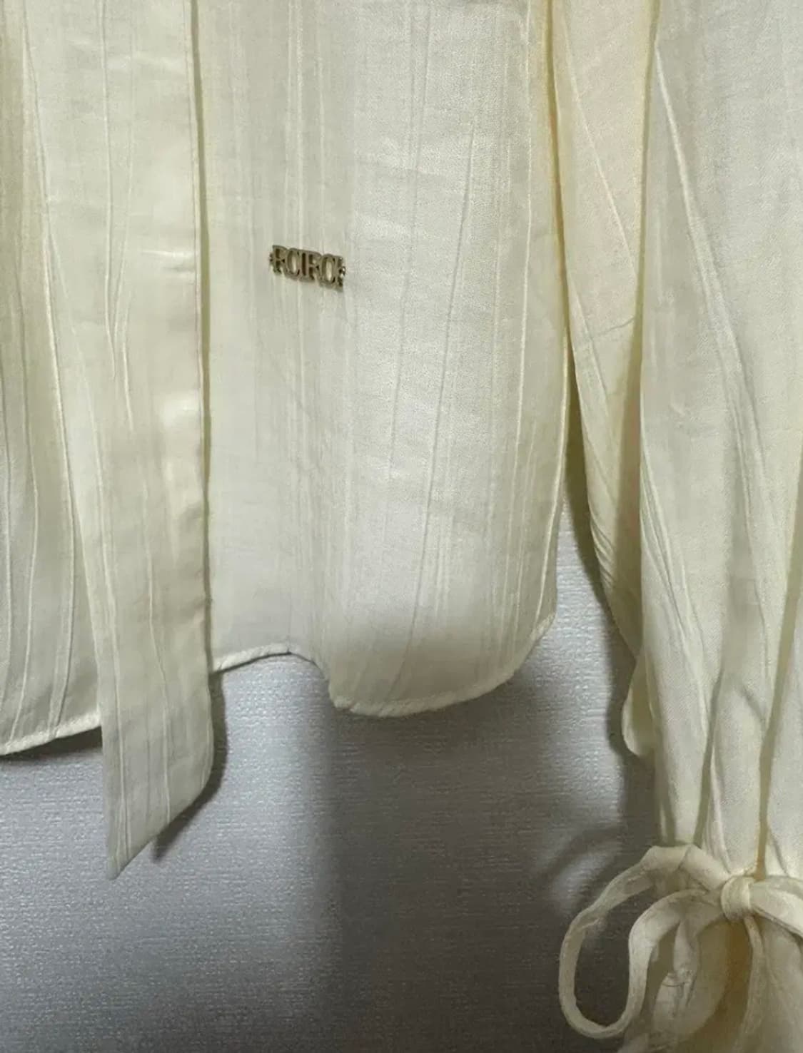 로이로이 타이 셔링 블라우스 25SS 상품이미지5