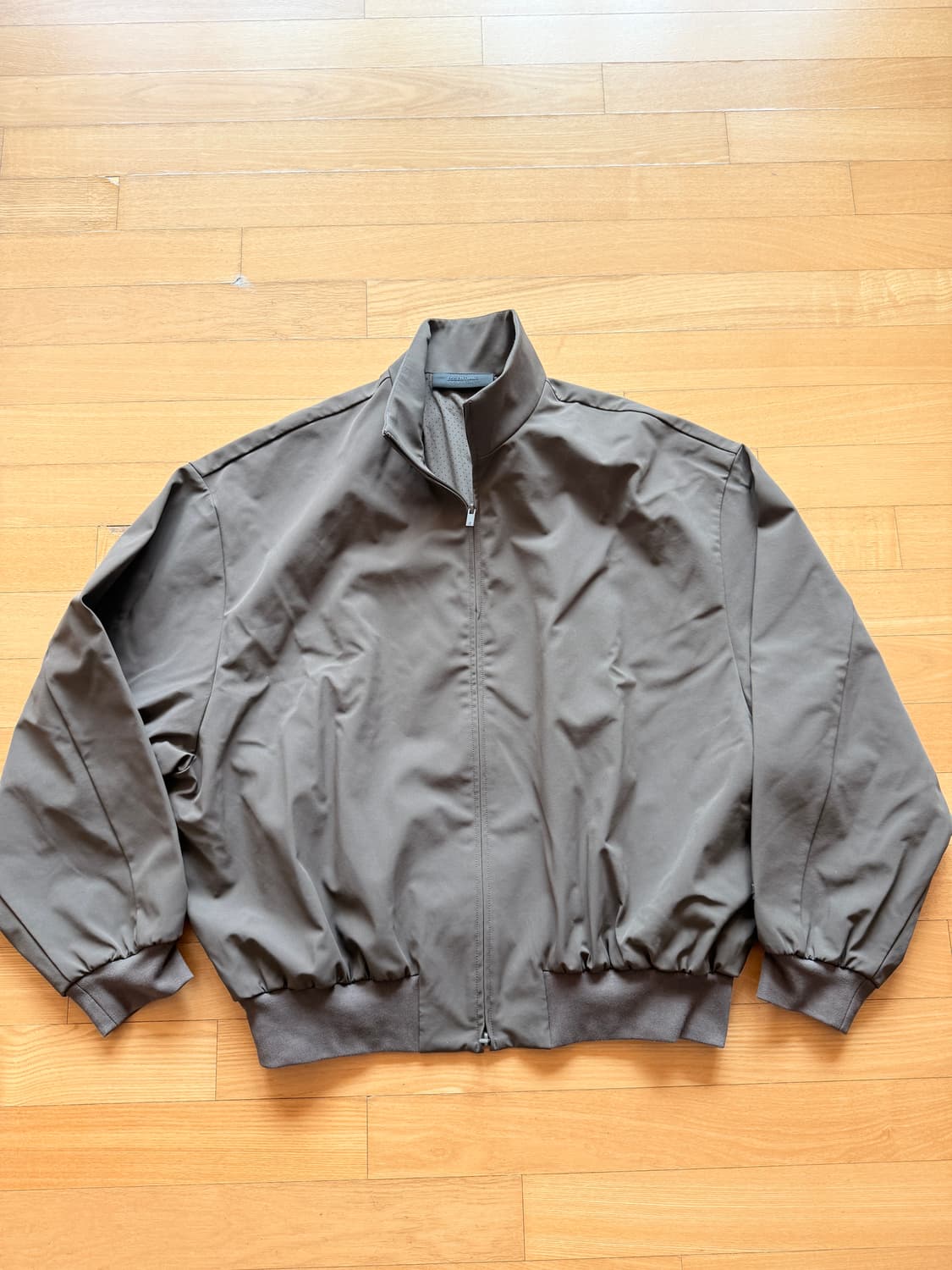 피어오브갓 에센셜 나일론 트렉 봄버 쟈켓 브라운 상품이미지5