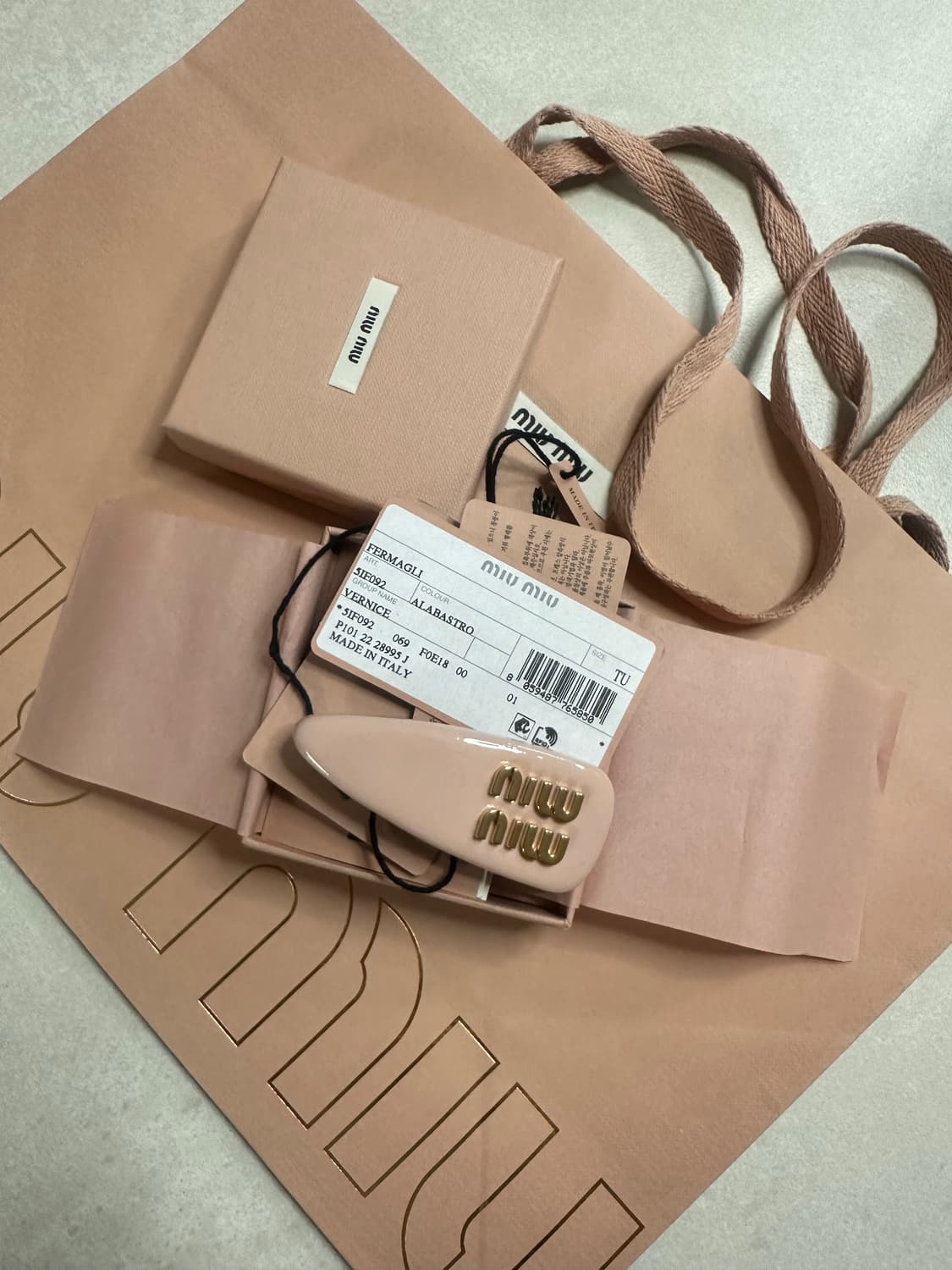 미우미우 헤어핀 사나착용 상품이미지5