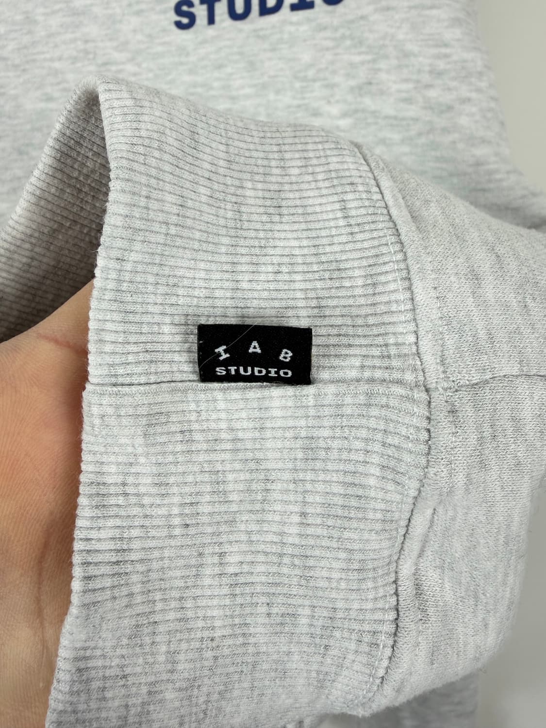 a29) 아이앱스튜디오 라이트 그레이 후드티 상품이미지3