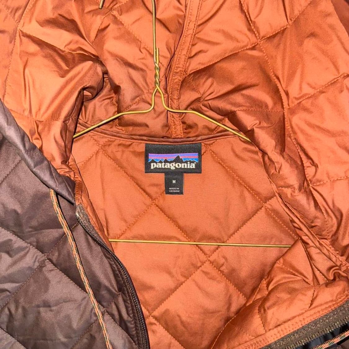 파타고니아 다이아몬드 퀼팅 봄버 후드 경량패딩 브라운 상품이미지2