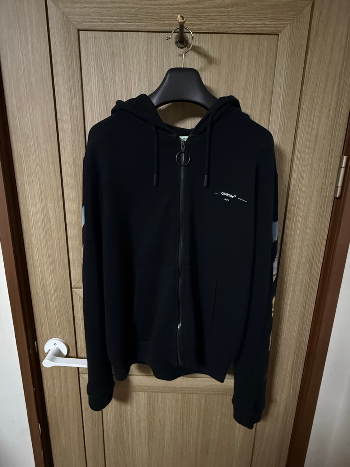 오프화이트 유화 후드집업 블랙  상품이미지4