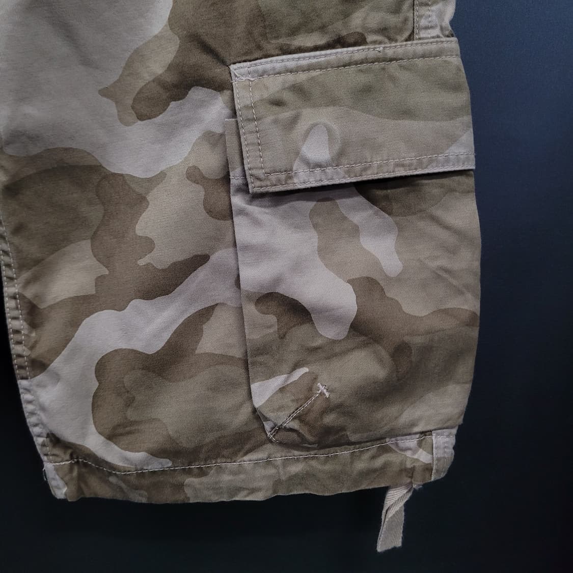 carhartt 칼하트 데저트 카모 숏 카고 팬츠 상품이미지3