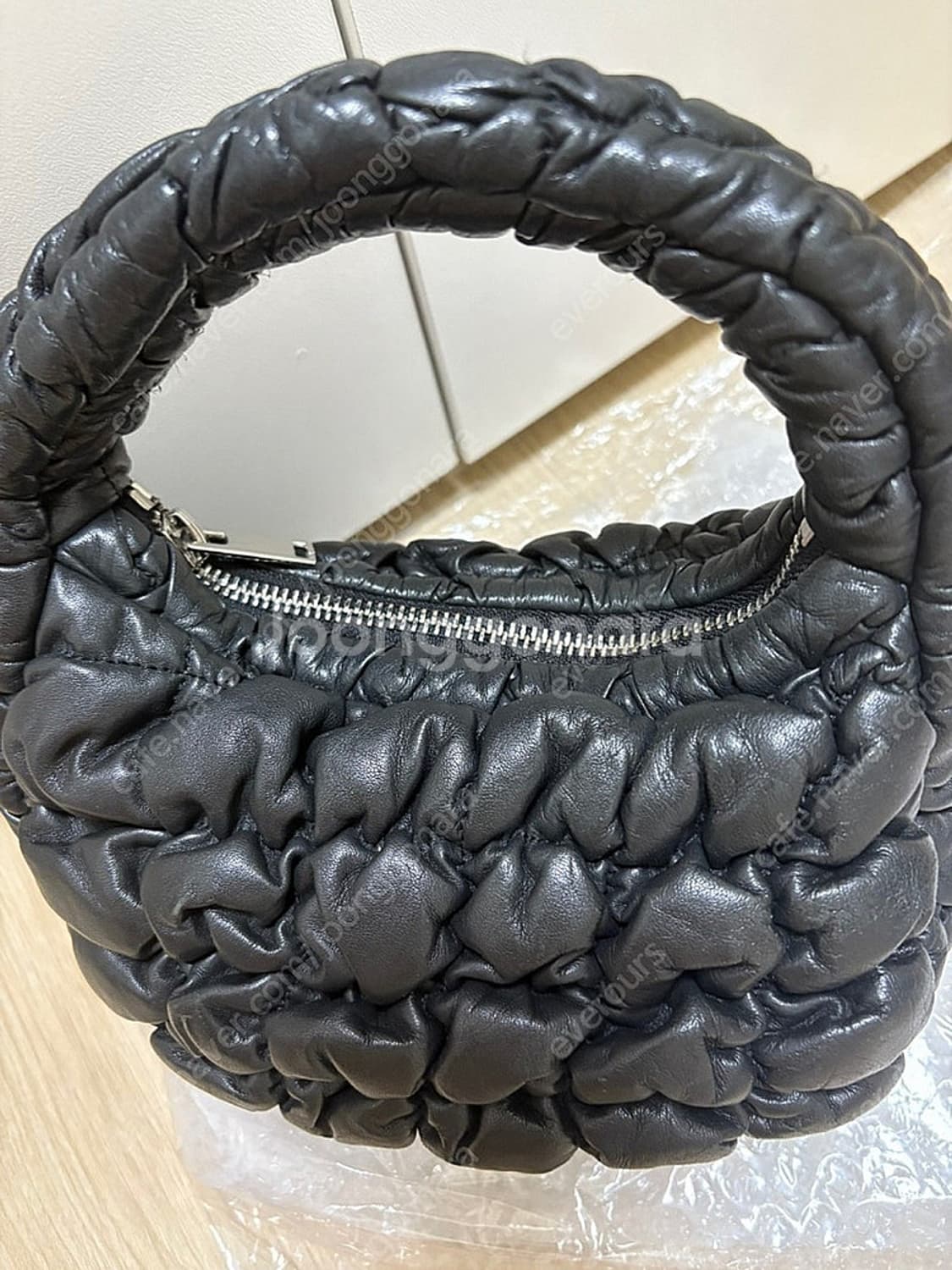 코스 양가죽 퀼티드 마이크로 미니백 상품이미지6