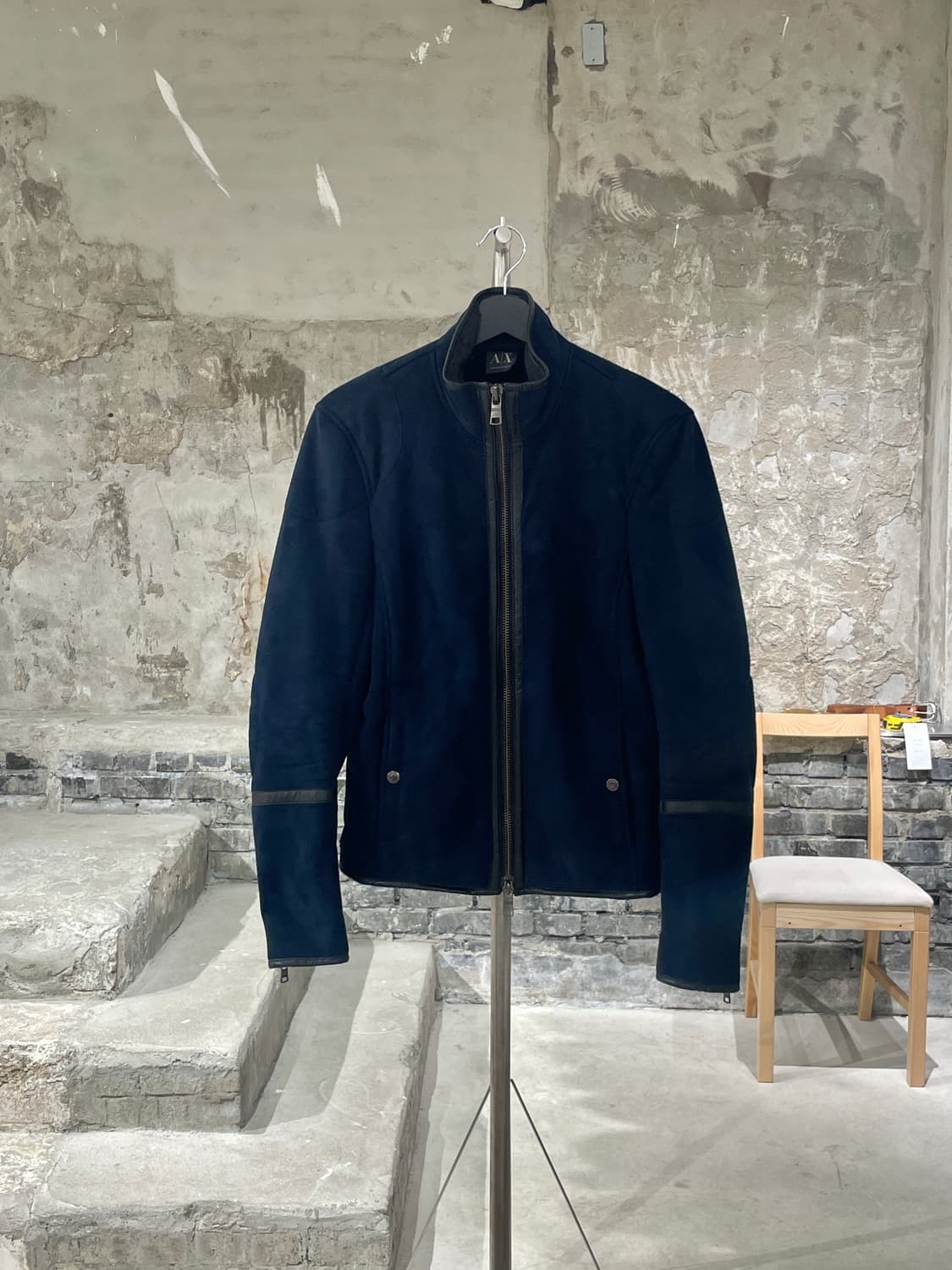 아르마니 익스체인지 미드나잇 블루 투 웨이 스웨이드 레더 자켓 상품이미지1