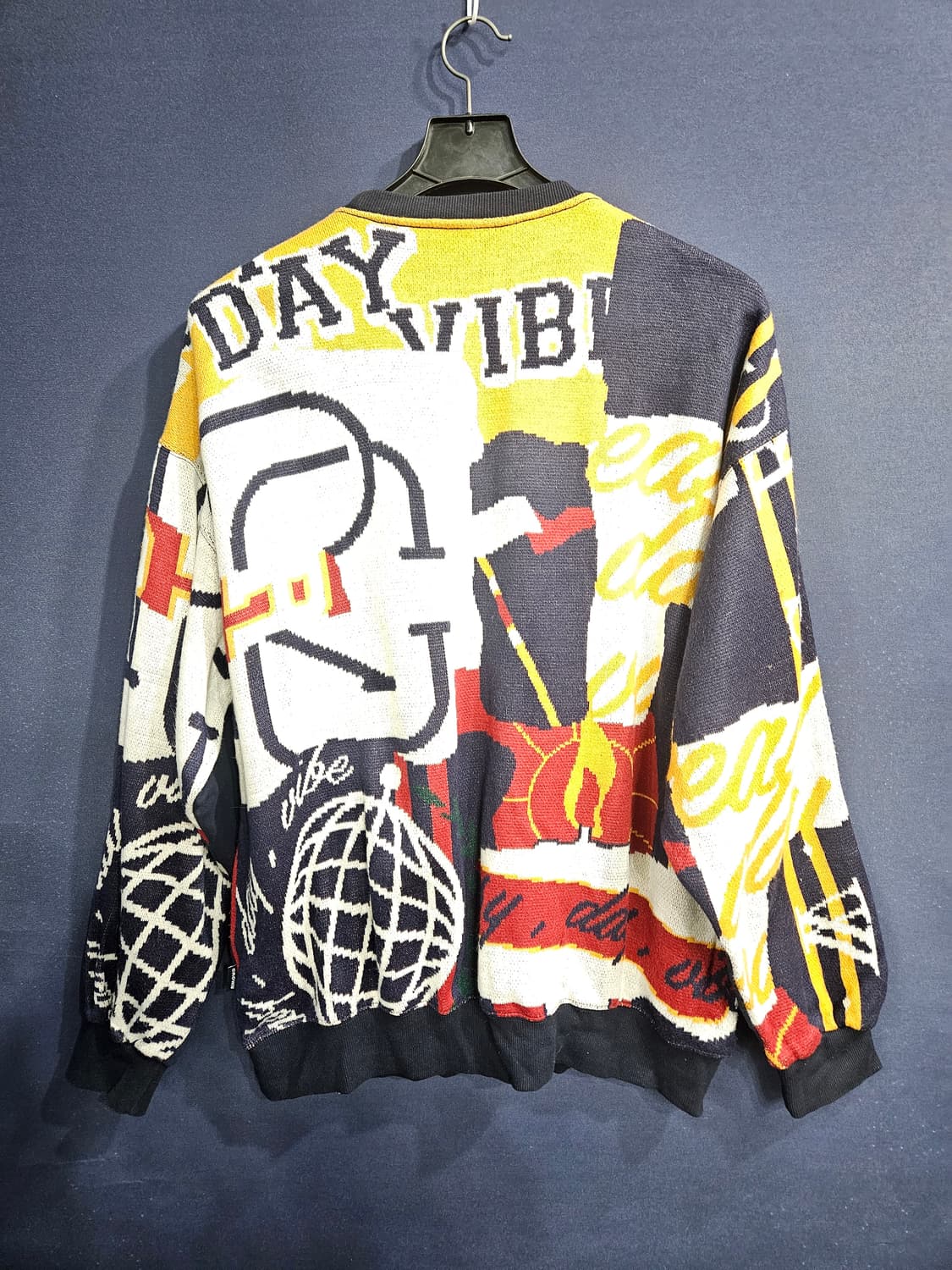 로맨틱크라운 네이비컬러 남성 오버핏 105~110 포켓 맨투맨  상품이미지2