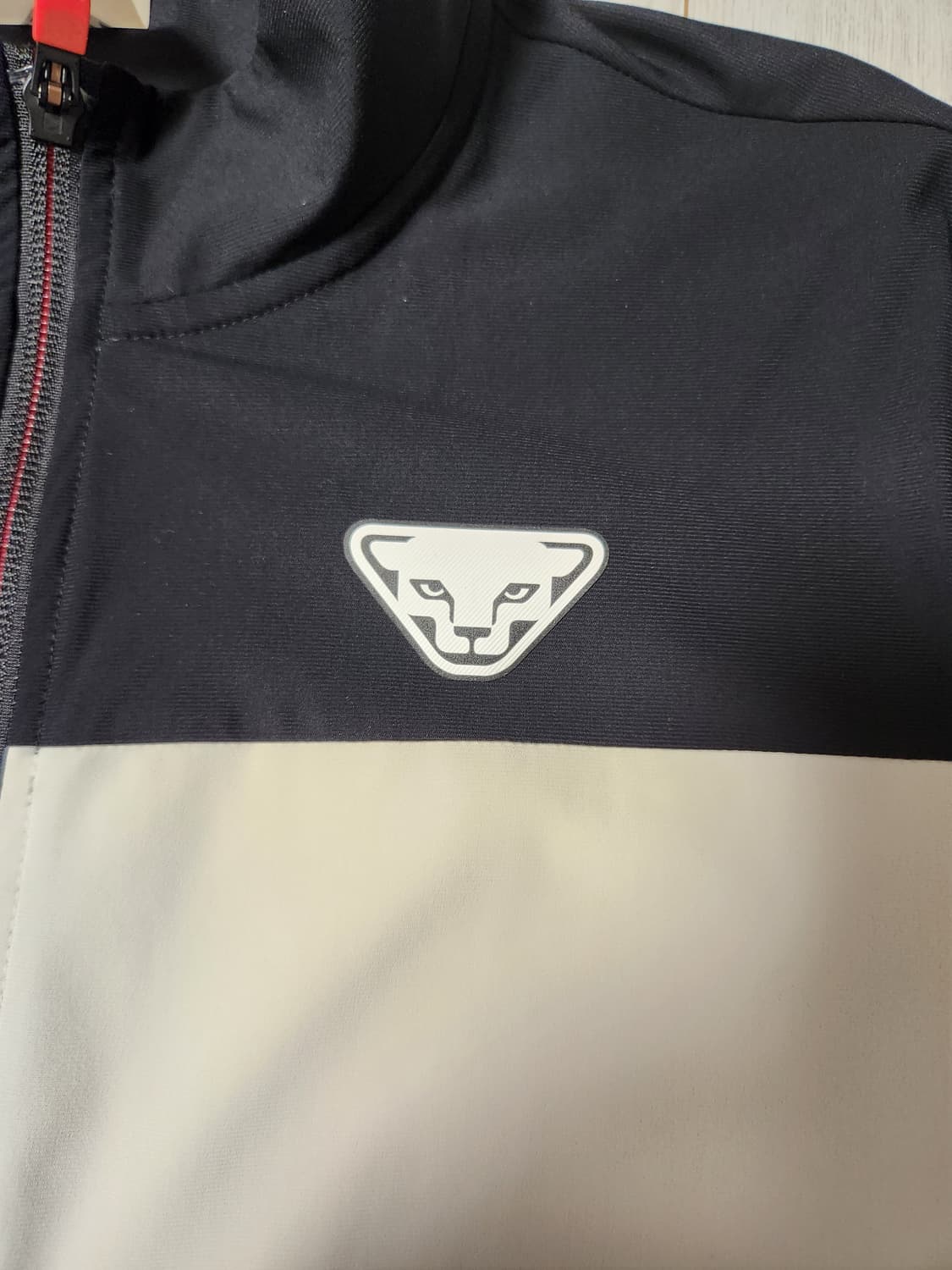 다이나핏 기능성 트레이닝 집업 저지 트랙탑 사이즈100L

여러 중고사이 상품이미지5