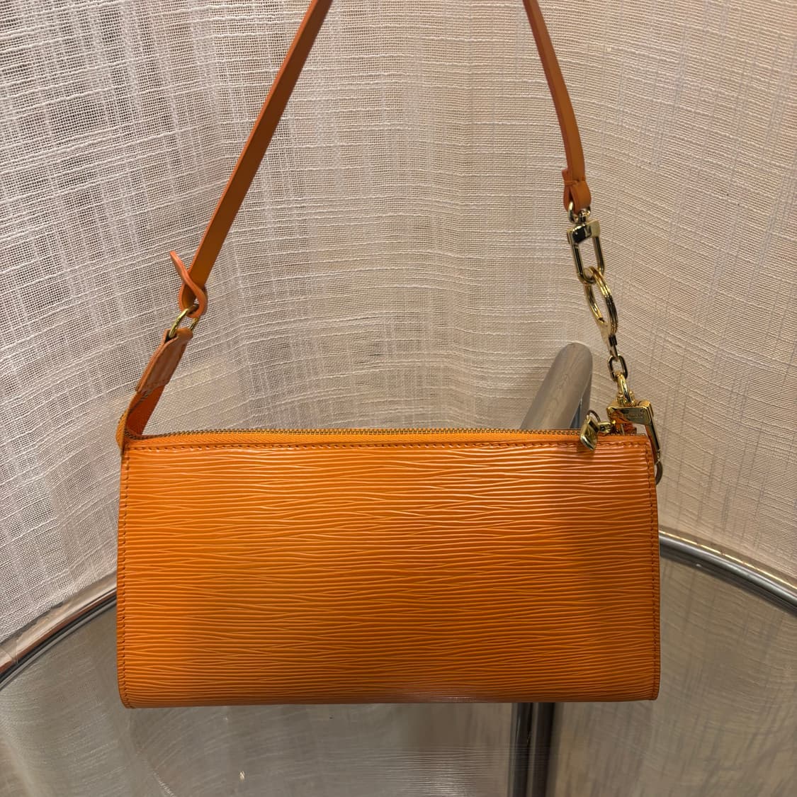 정품 루이비통 에삐 포쉐트 악세수아 파우치 숄더백     상품이미지5