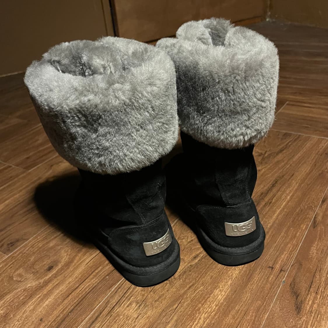 UGG Black Leather Winter Fur Boots 상품이미지3