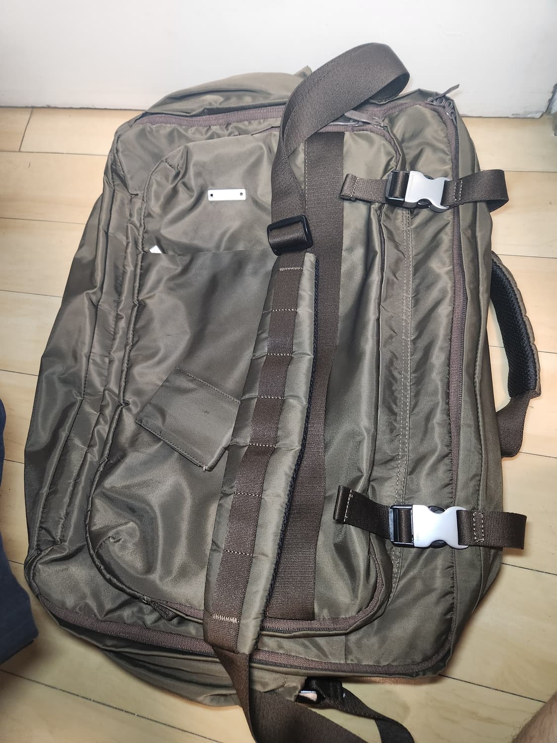 만다리나덕 3웨이 멀티백(이선균가방) 카키 상품이미지1