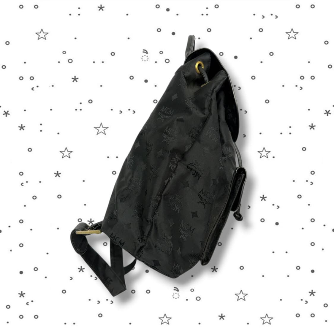 MCM 엠씨엠 블랙 클래식 모노그램 드로스트링 백팩 상품이미지4
