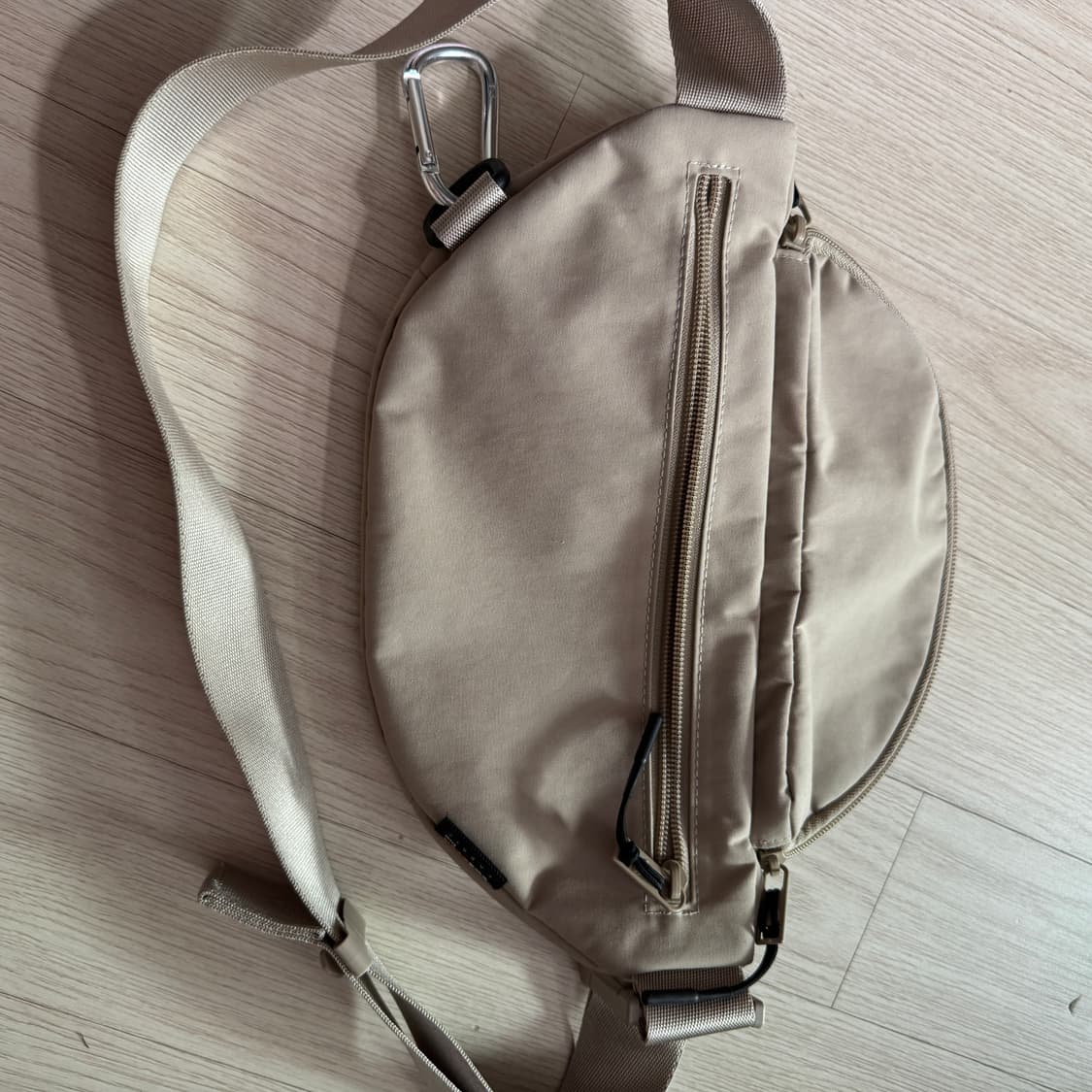 Y-3 로고 크로스 바디 벨트백 팝니다 상품이미지2