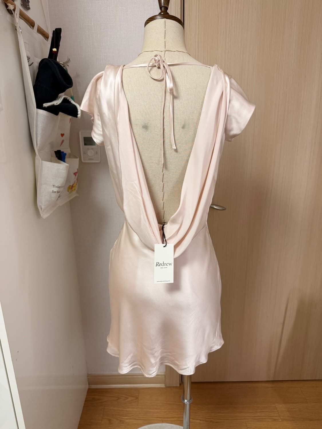 Redrew clothing 카울넥 미니 백리스 실크 드레스 여름원피스 상품이미지8