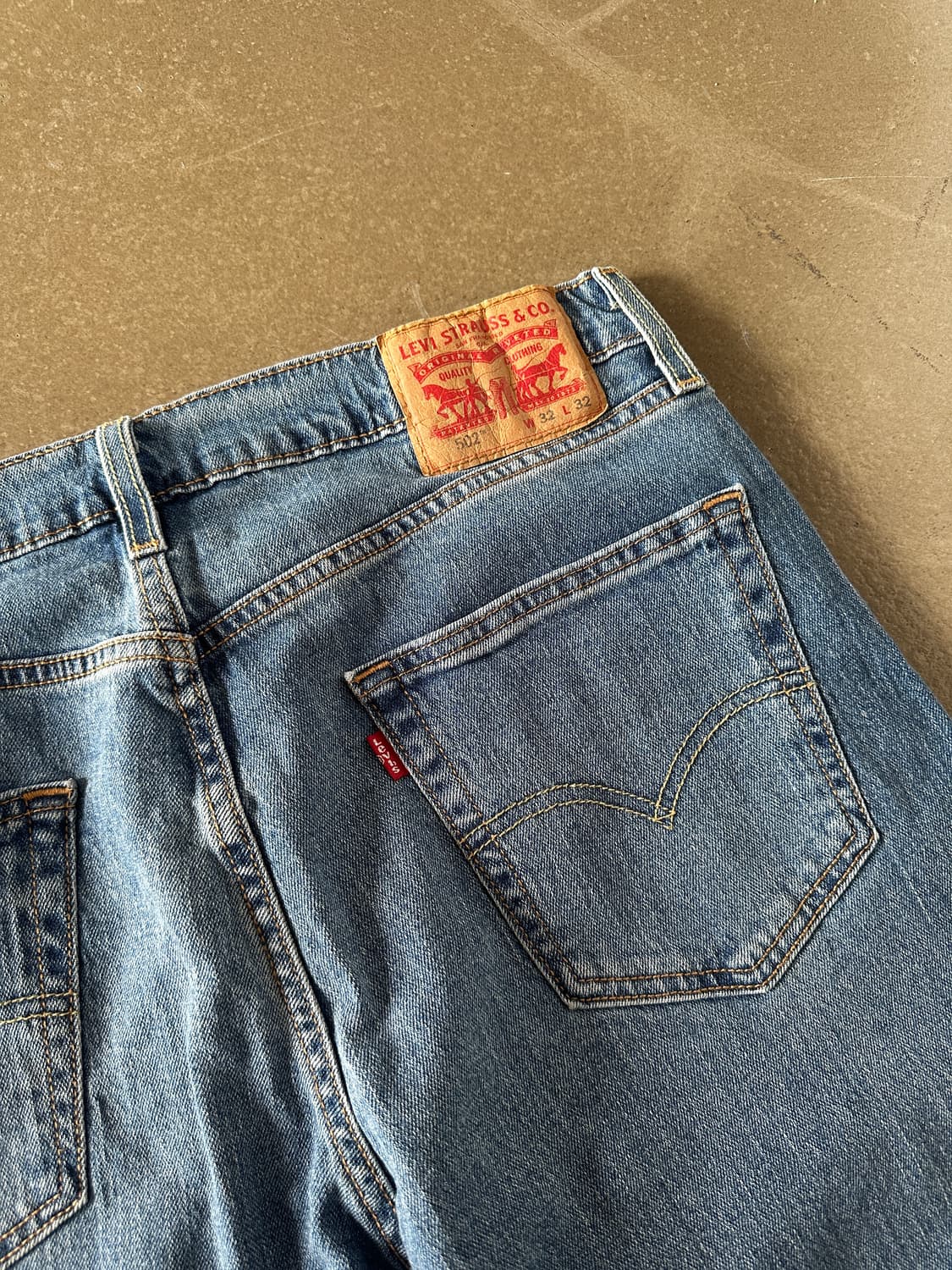 Levis 502 레귤러 테이퍼드 데님 팬츠 상품이미지2