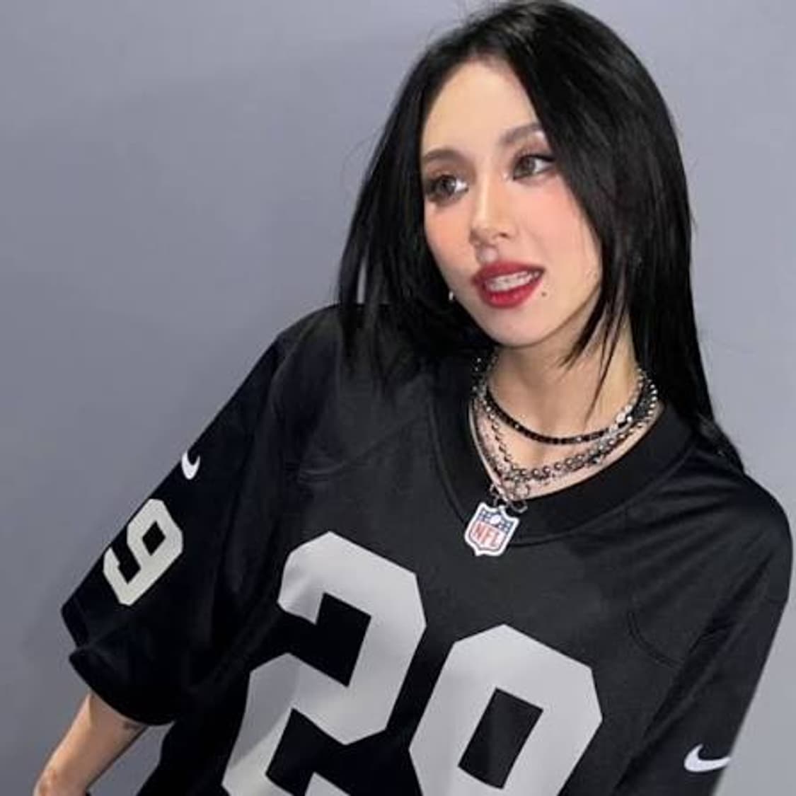 채영 착용) NFL 오버사이즈 풋볼 저지 상품이미지1