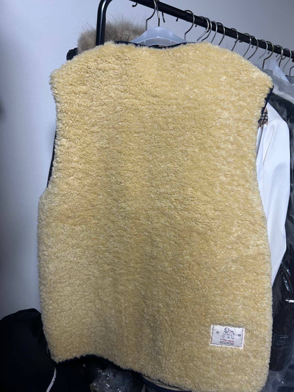 비욘드클로젯 엔아카이브 뽀글이 후리스옐로우 퍼 베스트 조끼 상품이미지3