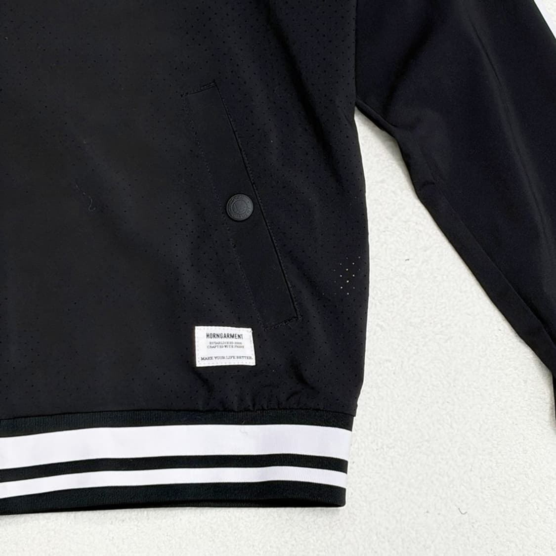 HORN GARMENT 블랙 솔리드 경량 펀칭 윈드브레이커 L 상품이미지2