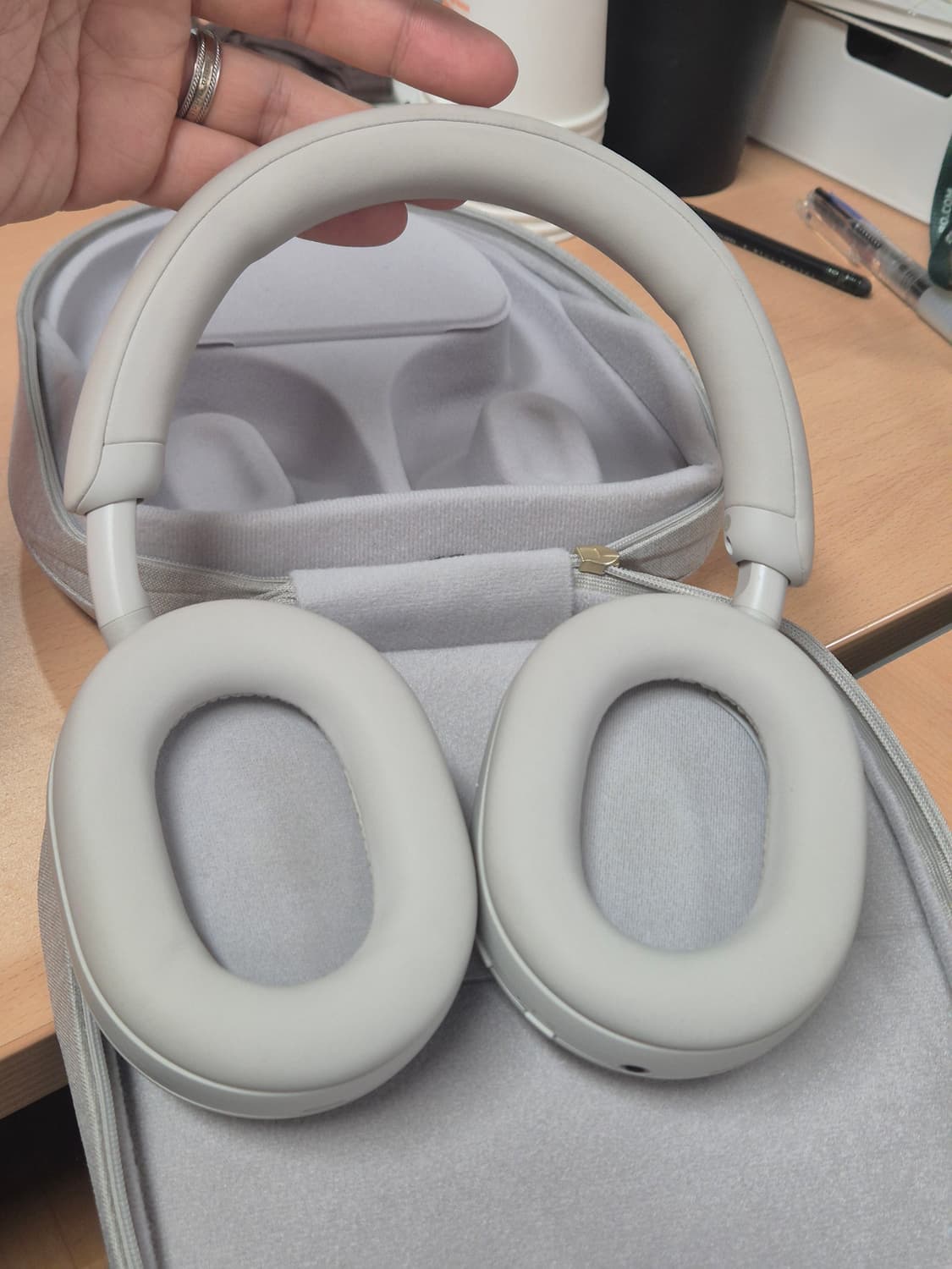 소니 헤드폰 WH-1000XM5 실버 + 케이스 상품이미지2