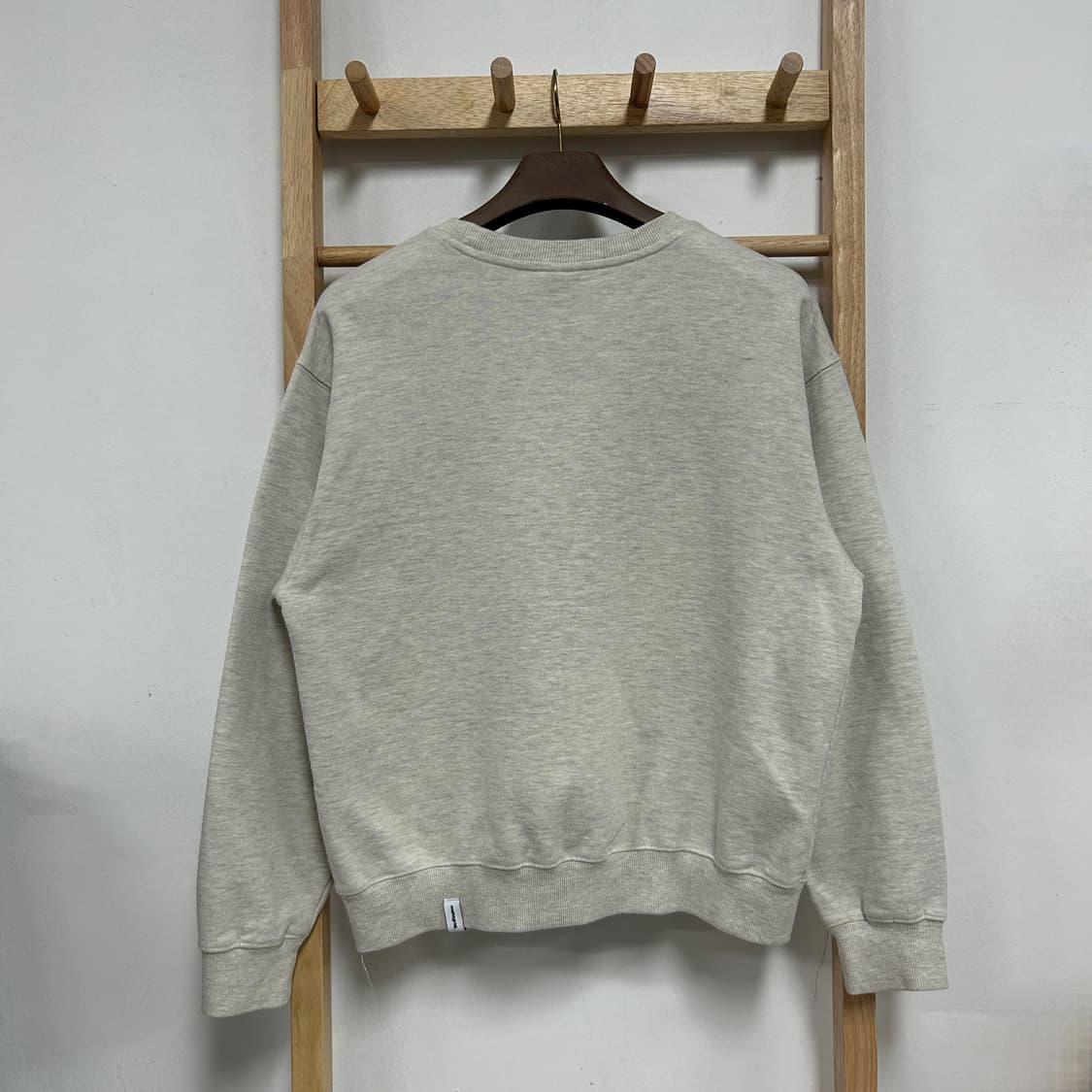 마하그리드 커브드 자수로고 맨투맨 그레이 상품이미지4