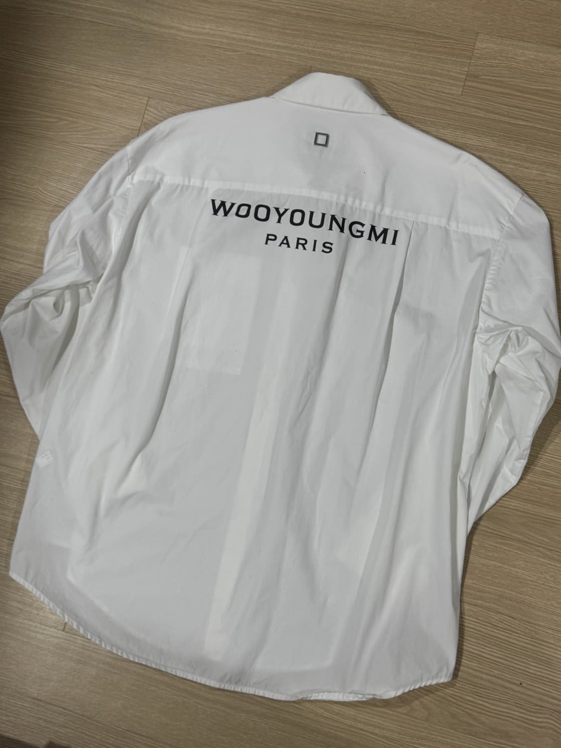 [50] 우영미 22FW 백로고 셔츠 화이트 상품이미지1