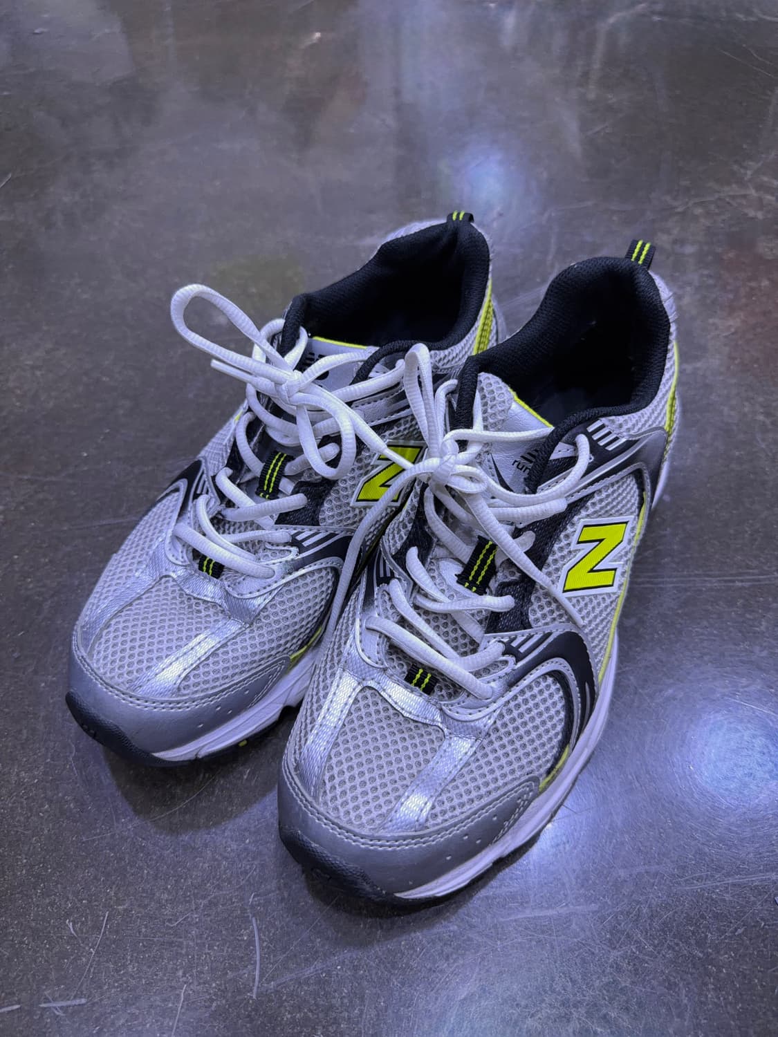 뉴발란스 530 실버옐로우 스니커즈 245 상품이미지1