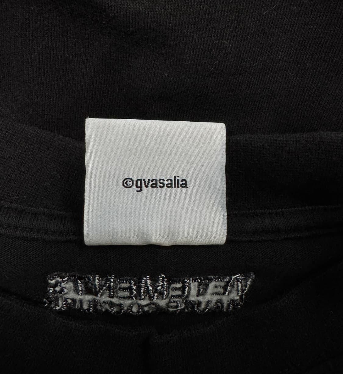 VETEMENTS 베트멍 이탈리아 오뜨꾸뛰르 그린컬러 자수로고 블랙 티셔 상품이미지6