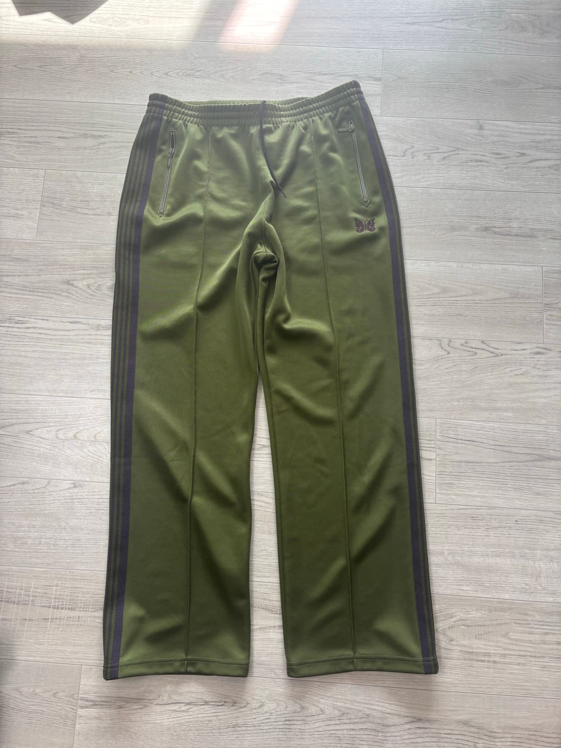 [L] 니들스 트랙팬츠 올리브 스트레이트핏 상품이미지1