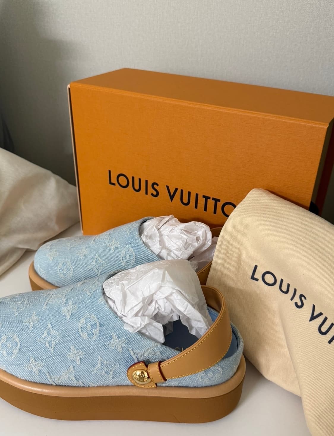 정품 새상품) 루이비통 데님 클로그 뮬 상품이미지1