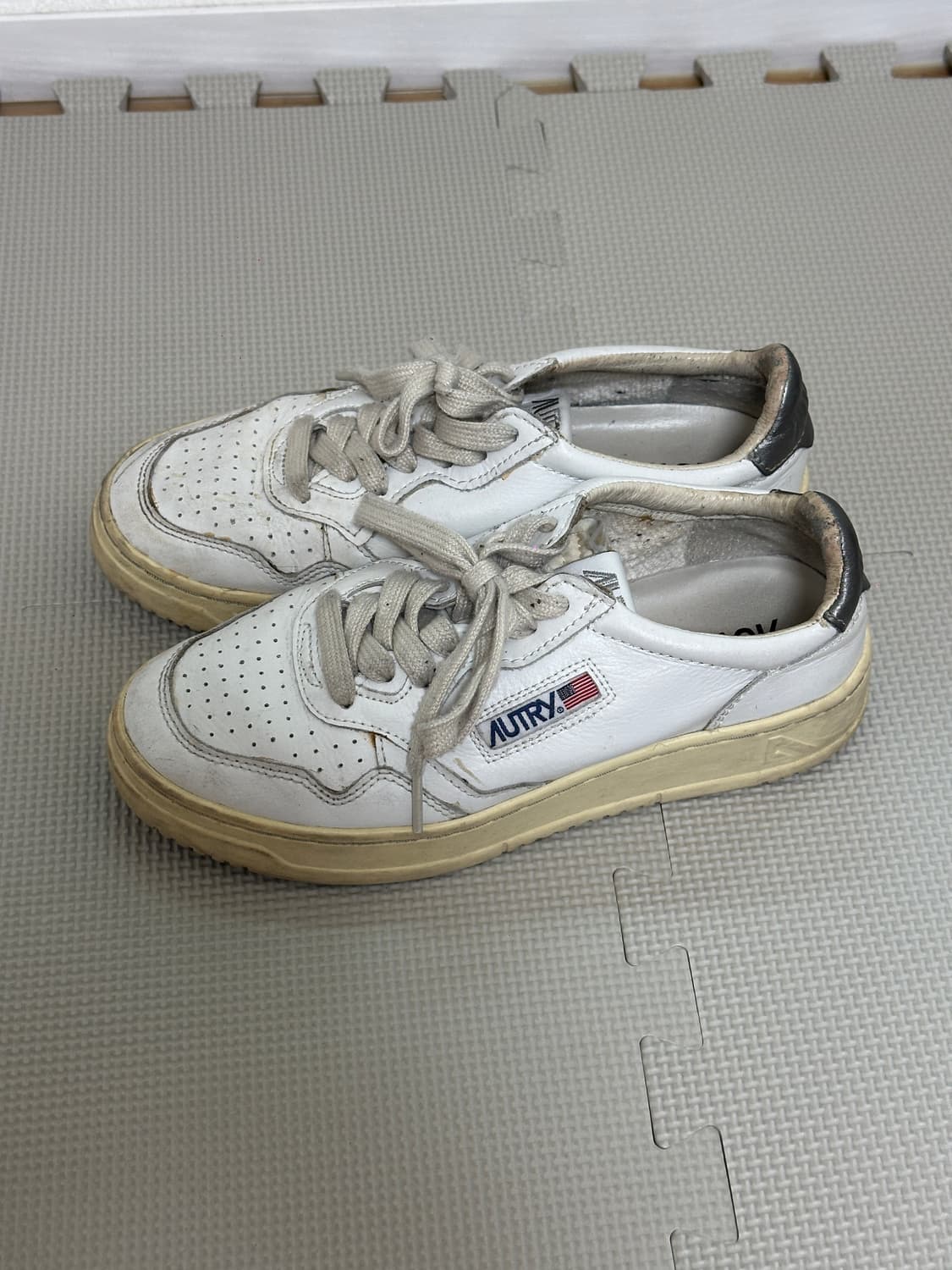 (37size/240mm) 오트리 메달리스트 로우 레더 화이트 실버 상품이미지2
