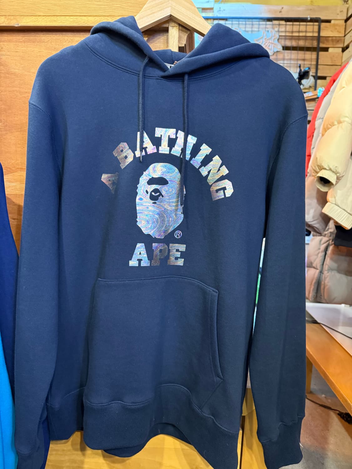 베이프 홀로그램 로고 네이비 후드티 상품이미지1