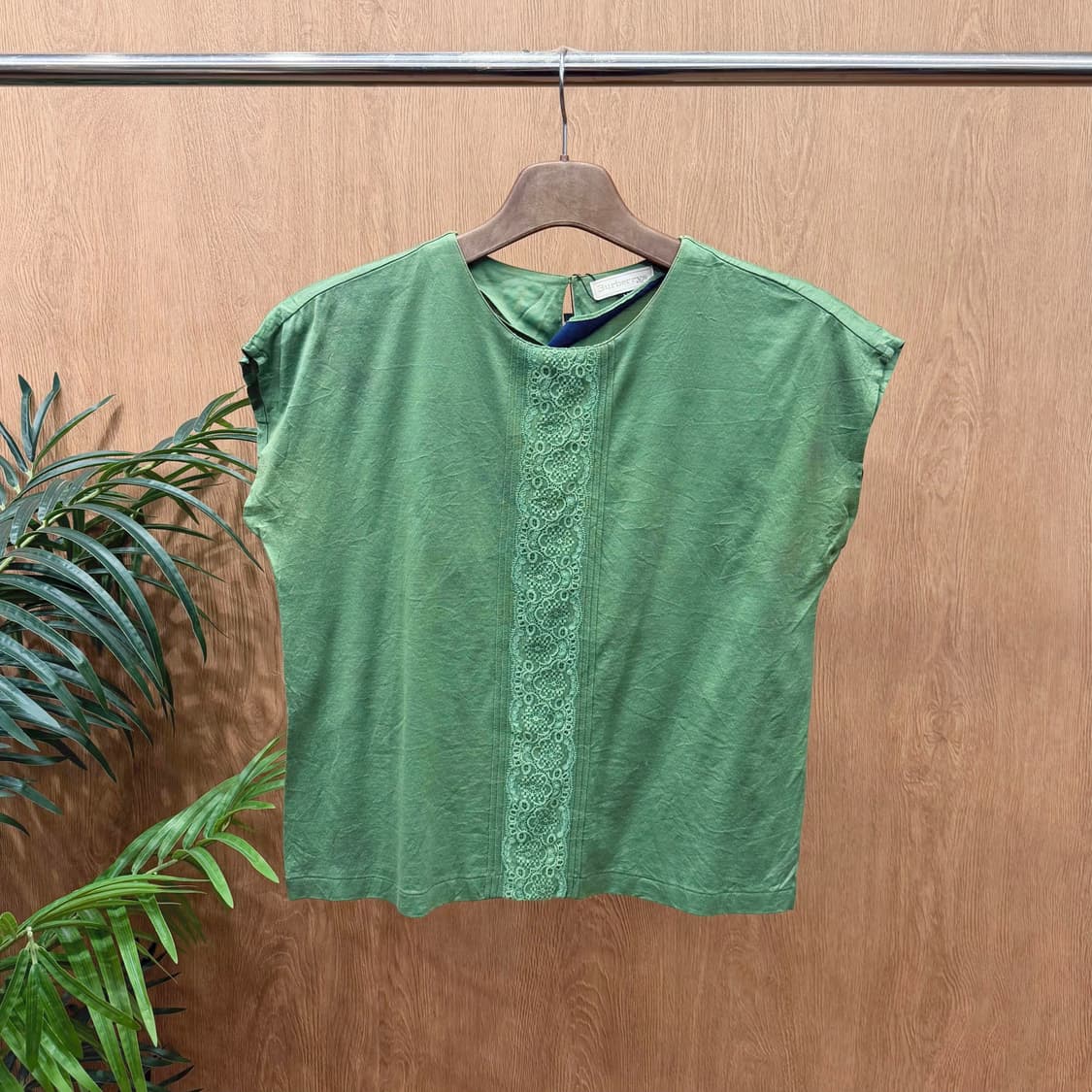 버버리 슬리브리스 프론트 블라우스 레이스 패널 디테일 루즈핏 그린 상품이미지1