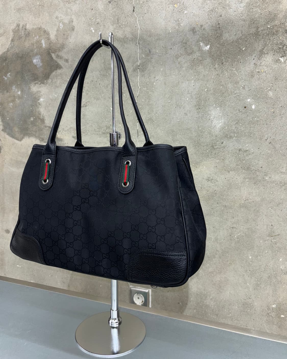 Gucci 구찌 GG 블랙 캔버스 토트백  상품이미지2