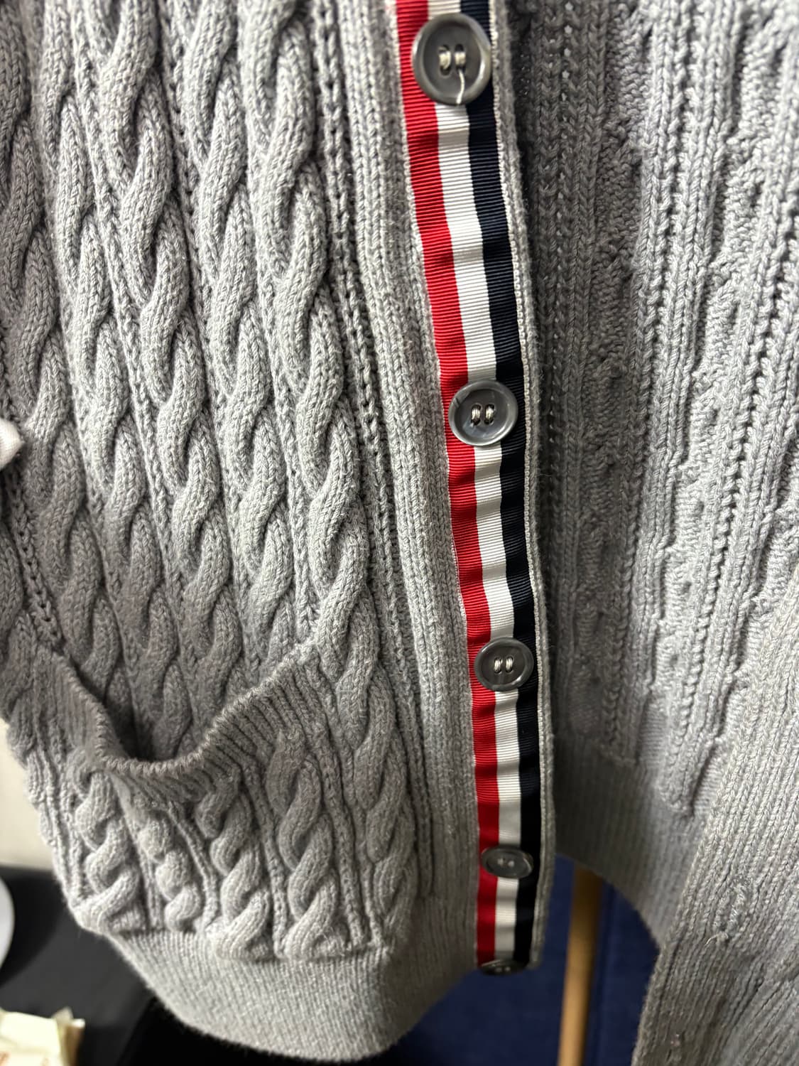 톰브라운 그레이 케이블 니트 가디건(4사이즈) 상품이미지9