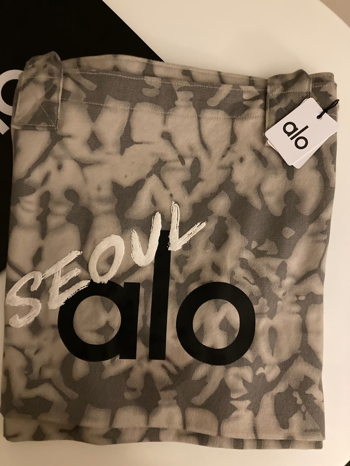 Alo 알로 타이다이 쇼퍼백 서울에디션 상품이미지2