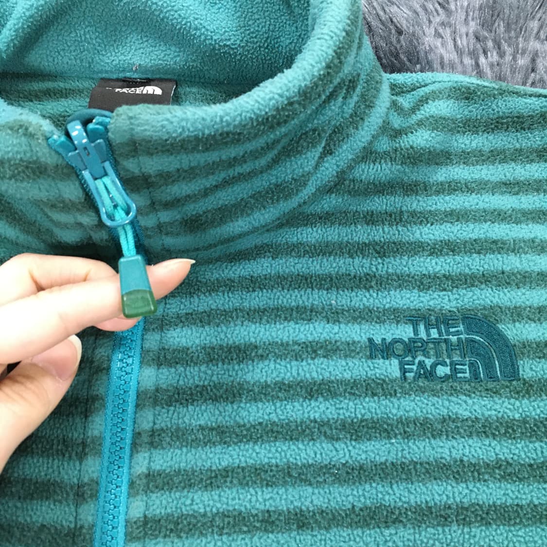 투티/0284 노스페이스 스트라이프 플리스 그린 블랙 반 집업 자켓 상품이미지3