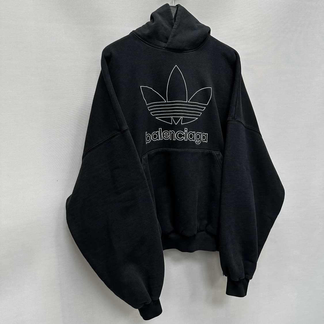 발렌시아가 x 아디다스 라지 후드티(크롭오버핏) 상품이미지2