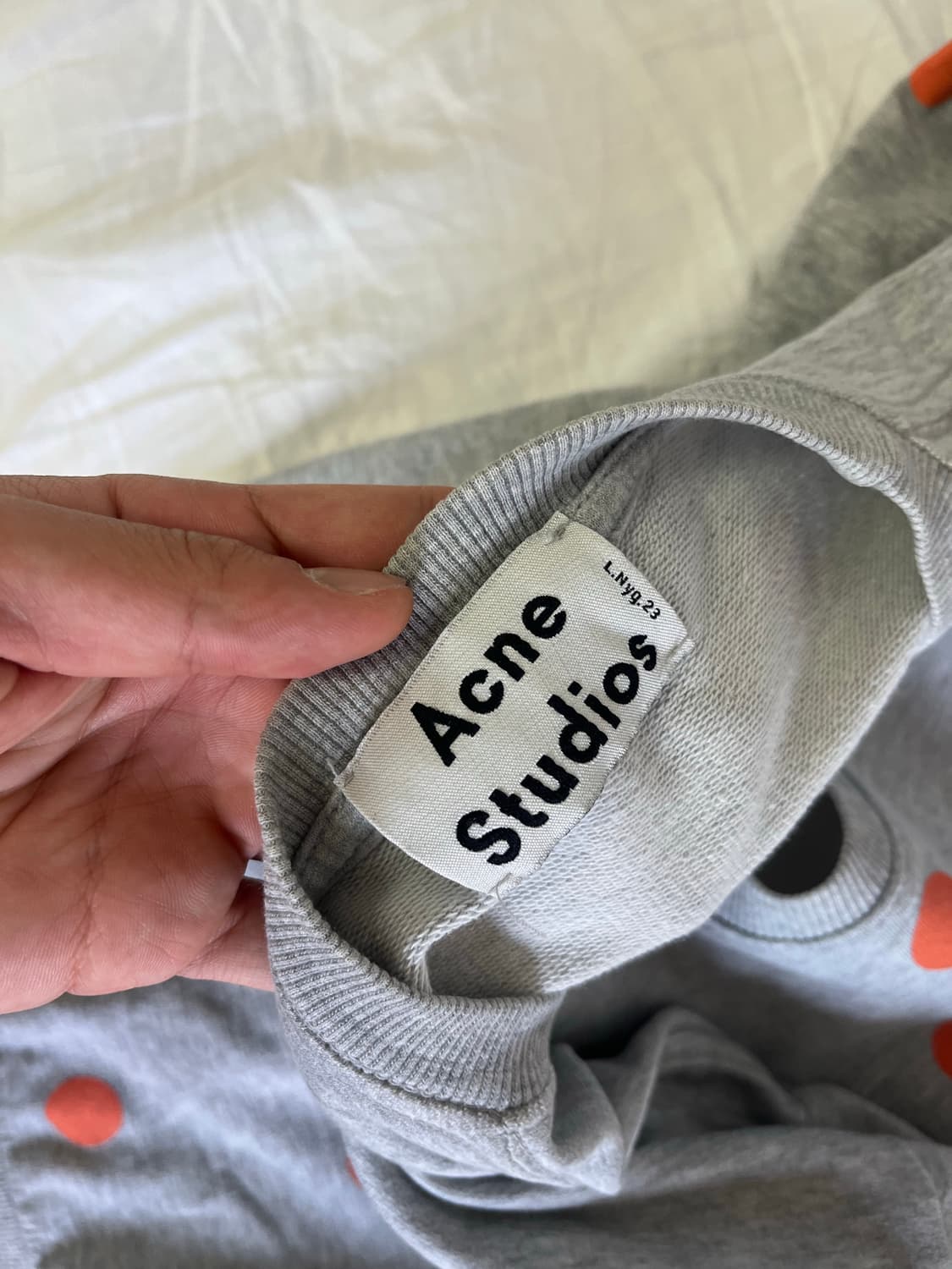 아크네 스튜디오 도트 맨투맨 상품이미지3