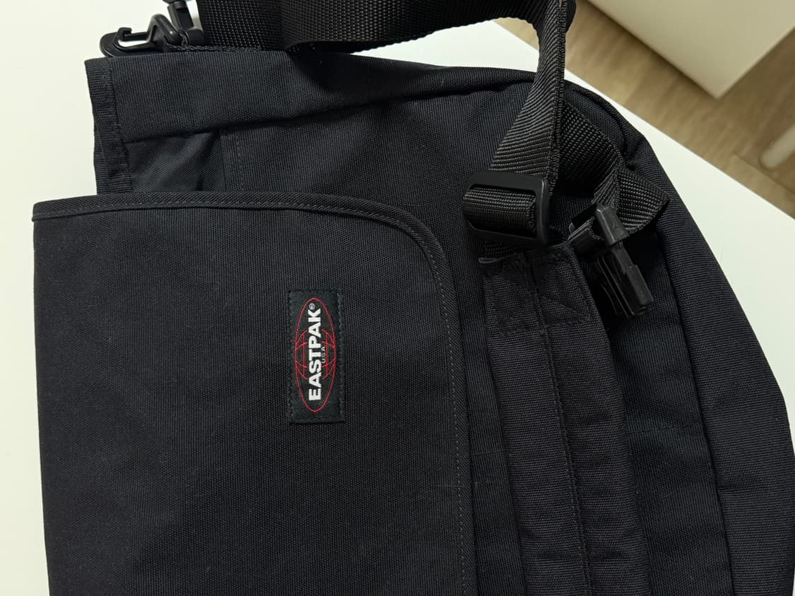 이스트팩 크로스백 메신저백 블랙 상품이미지4