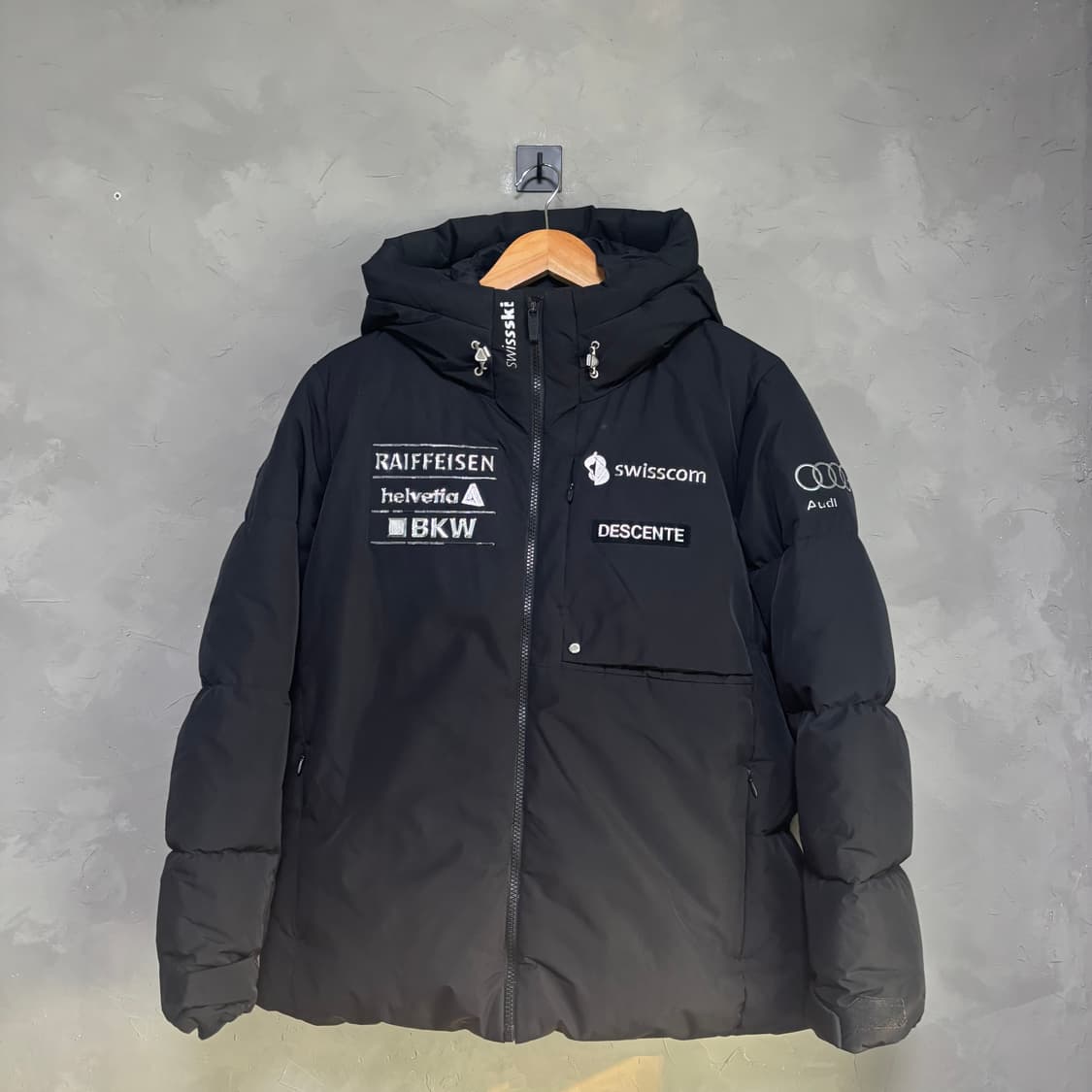 데상트 아우디 스위스 스키팀 덕다운 패딩 상품이미지1