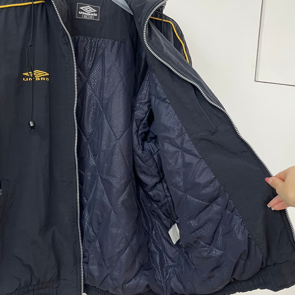 엄브로 올드스쿨 사이드라인 누빔안감 패딩 후드 점퍼 상품이미지6