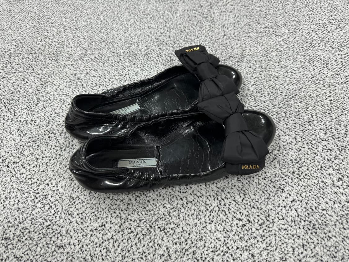 프라다 페이던트 리본 플랫슈즈 상품이미지2