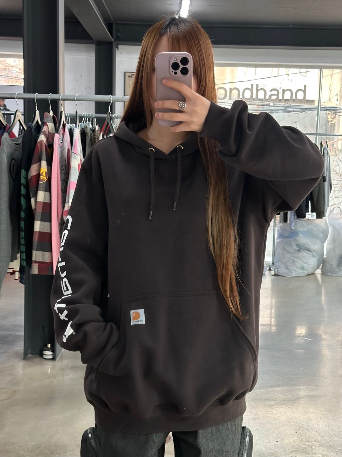 칼하트 미드웨이트 레귤러 후드티 브라운 상품이미지2