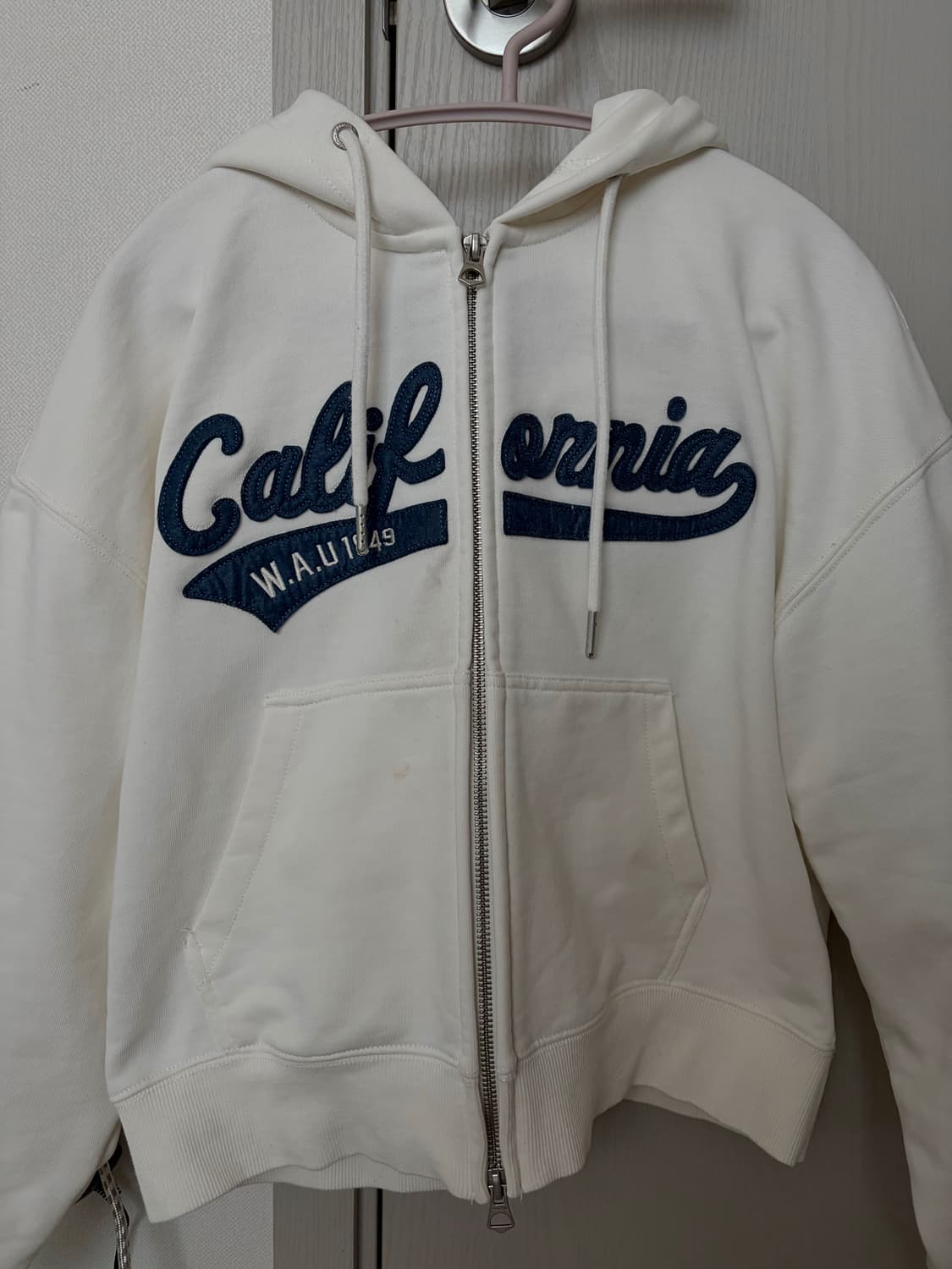 후아유 패치 크롭 후드집업 아이보리 상품이미지2