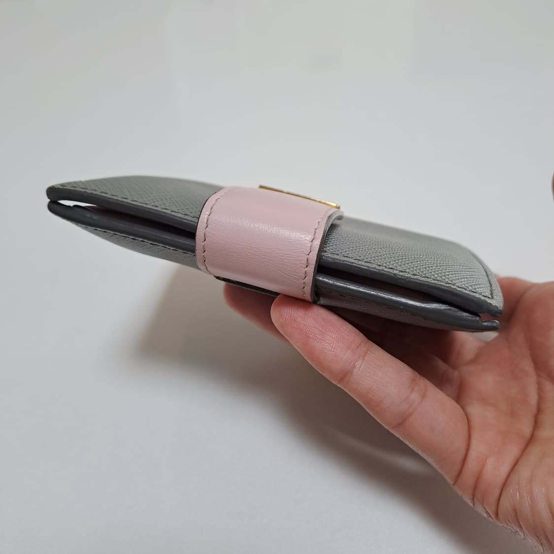 [100%/정품] 프라다 사피아노 스무스 레더 회색,핑크 지갑 상품이미지9