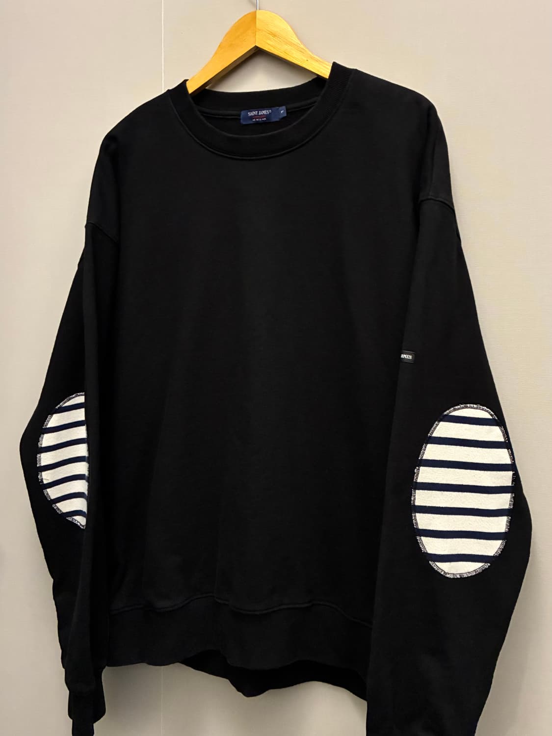 (L)세인트제임스 봉봉 엘보패치 맨투맨 스웻셔츠 블랙 상품이미지2