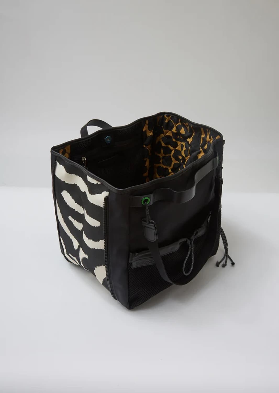 JW Anderson 블랙 나일론 토트 백 (크기변형) 상품이미지5