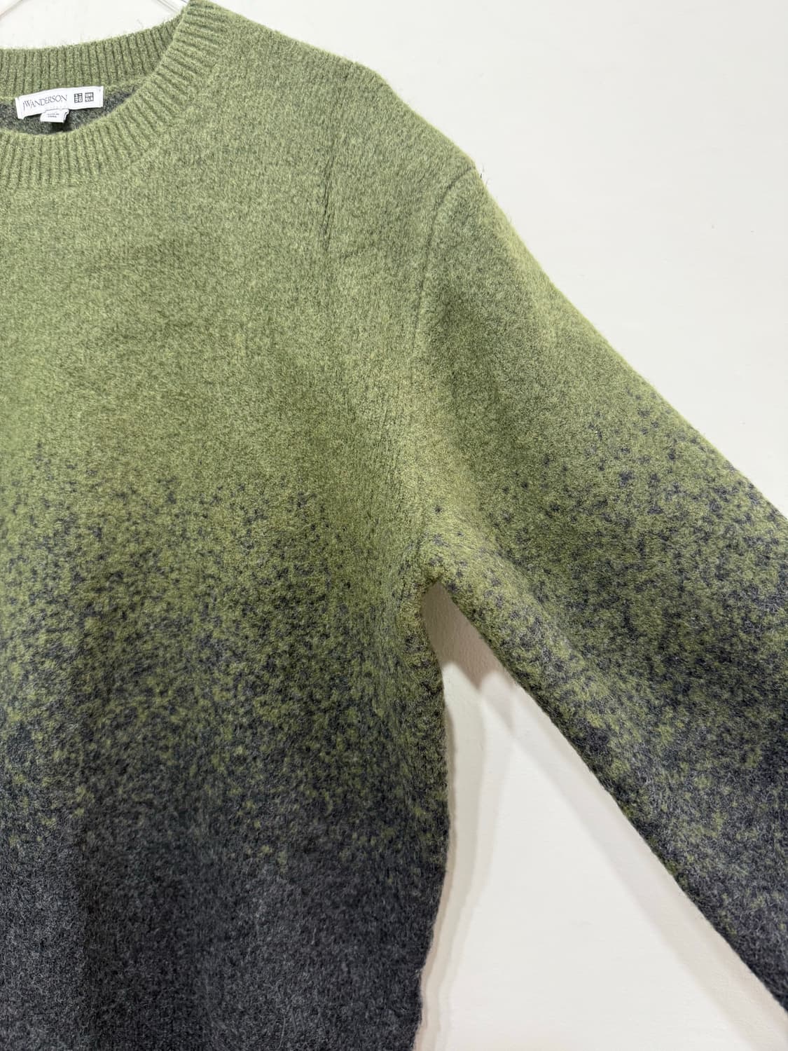 Jw앤더슨 X 유니클로 수플레얀 그라데이션 크루넥 스웨터 S 상품이미지4