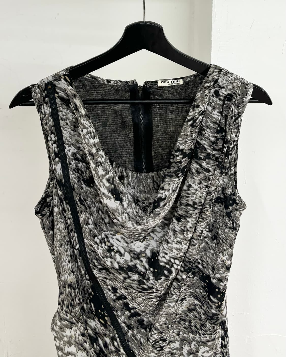 미우 미우 블랙 앤 화이트 레이프 슬리브리스 원피스 상품이미지2